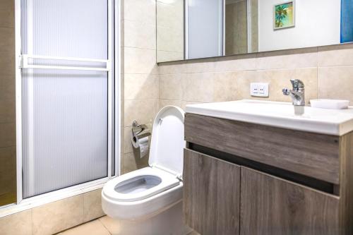a bathroom with a toilet and a sink and a shower at Balcony to the Horizon in Cartagena de Indias