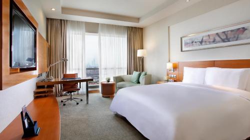 Holiday Inn Shanghai Pudong Kangqiao by IHG - Free shuttle bus to Disney land, Ins Swimming Pool