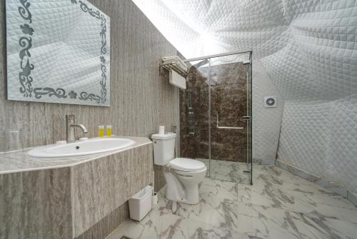 Koupelna v ubytování The Rock Camp Petra