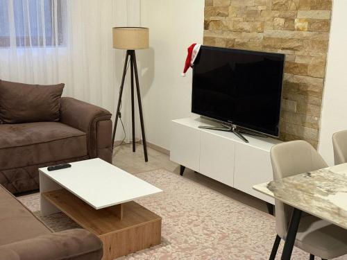 a living room with a couch and a flat screen tv at Milmari kop in Raška