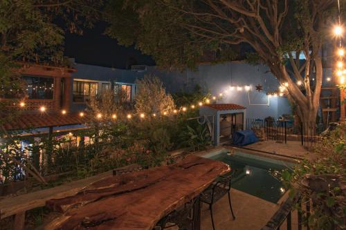 a backyard at night with a pool and lights at Casa Palomar in Guanajuato
