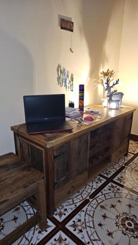 TV a/nebo společenská místnost v ubytování ZanziBalkan House Nungwi