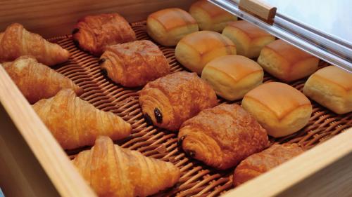 a bunch of donuts in a wooden box at Koriyama View Hotel Annex in Koriyama