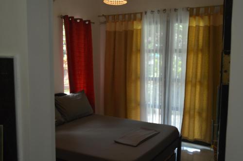 En eller flere senge i et værelse på Andrei Holiday House