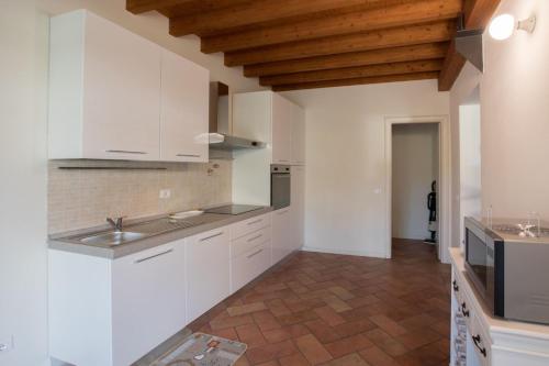 Elegant Lake Garda villa with garden photo 3