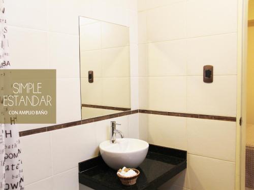 Un baño de Hotel Mochiks