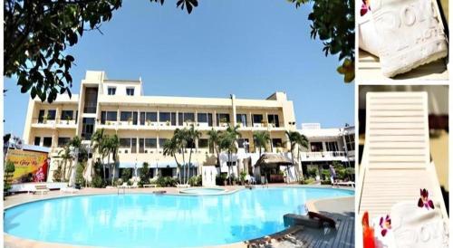 een groot zwembad voor een gebouw bij Royal Hotel in Vung Tau