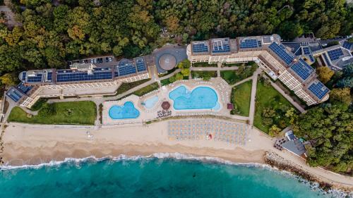 HVD Riviera Beach Ultra All Inclusive & Mineral Pool - Private Beach & Free Parking