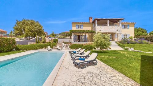 Rustic Villa Azzurra with pool in Sv Lovrec