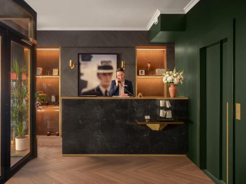 Handsome Hotel