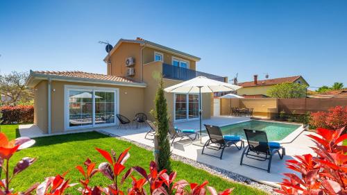 Beautiful Villa Onit with outdoor pool in Vizinada