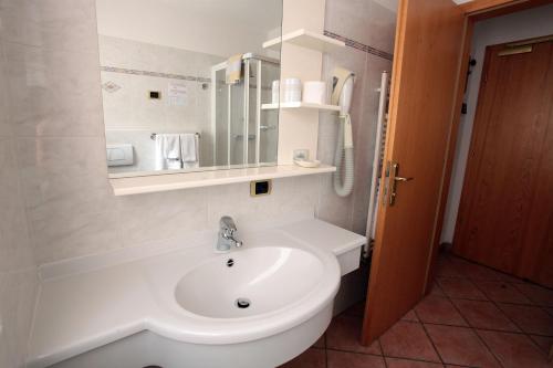 Koupelna v ubytování Hotel Miramonti