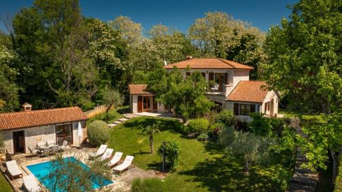 Rustic Villa Cehici with pool in Sveti Lovrec