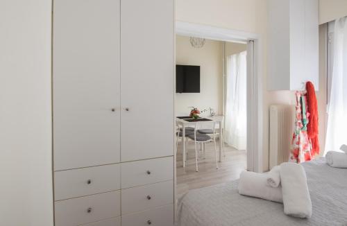 ANDIE Renovated Flat for 2 in Keramikos