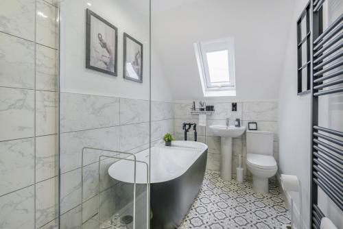 Et badeværelse på 4 Bed in Pleasley Vale oc-c30857