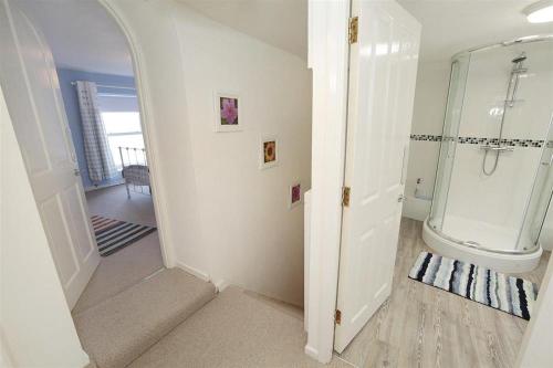 Et badeværelse på 2 Bed in Mumbles oc-hh1203