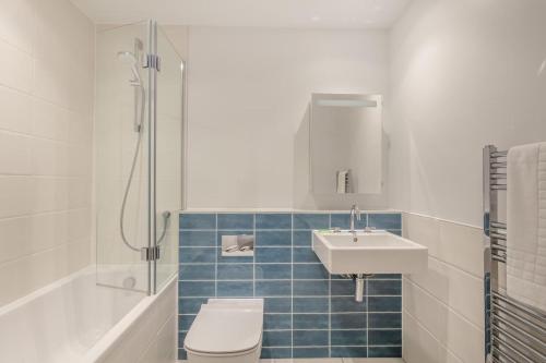 Et badeværelse på 2 Bed in Woolacombe oc-b29810