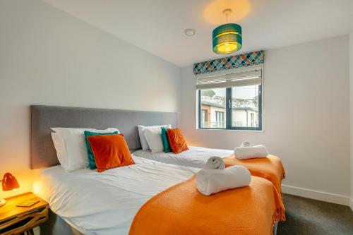 En eller flere senge i et værelse på 2 Bed in Woolacombe oc-b29810