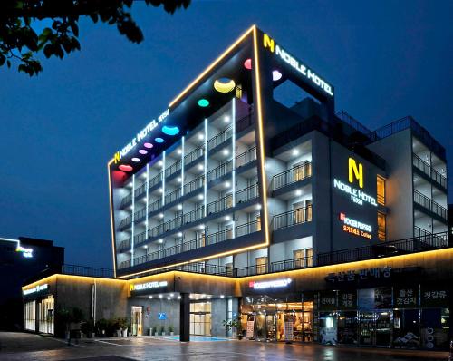 Gallery image of Noble Hotel in Yeosu
