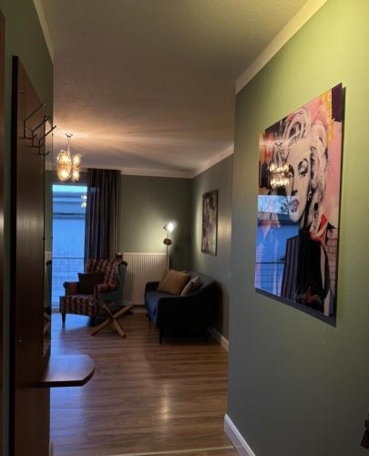 a living room with a couch and a painting on the wall at Appartement Werft & Meer in Lauterbach