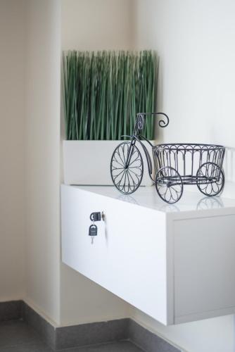 ANDIE Renovated 2BR in Kallithea, Sleeps 6
