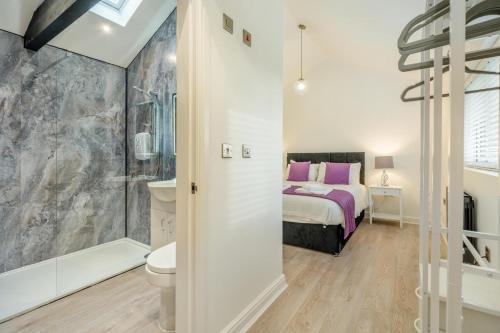 En eller flere senge i et værelse på 1 Bed in Pilling oc-m34106