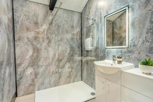 Et badeværelse på 1 Bed in Pilling oc-m34106