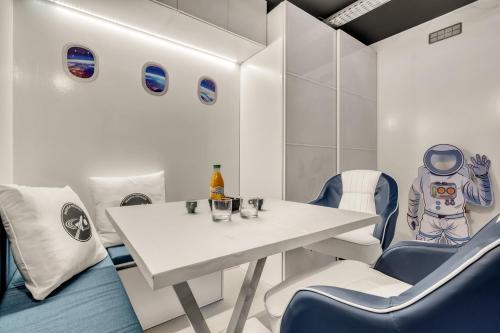 La navette spatiale - Aventure - Espace - Clim - Parking photo 12