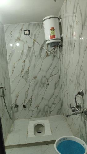a bathroom with a marble shower with a toilet at SHRI VIJAYVEER PALACE in Ujjain