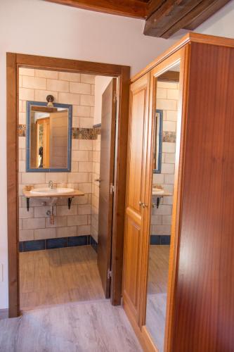 a bathroom with a sink and a mirror at Casa das Fiadeiras de Nemiña con Jacuzzi in Nemiña