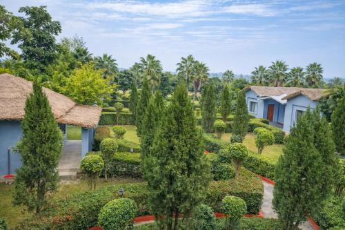 een luchtzicht op een huis met bomen en struiken bij Corbett Selva Resort By DevStayZ in Rāmnagar