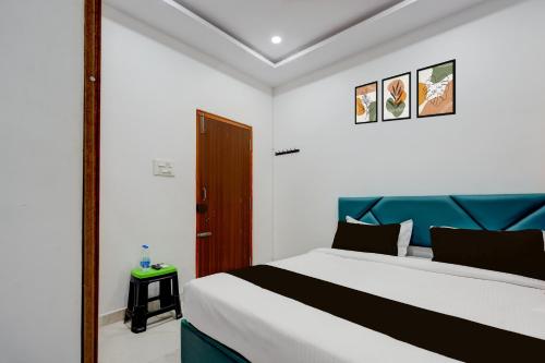 Giường trong phòng chung tại Varahi Stay Inn