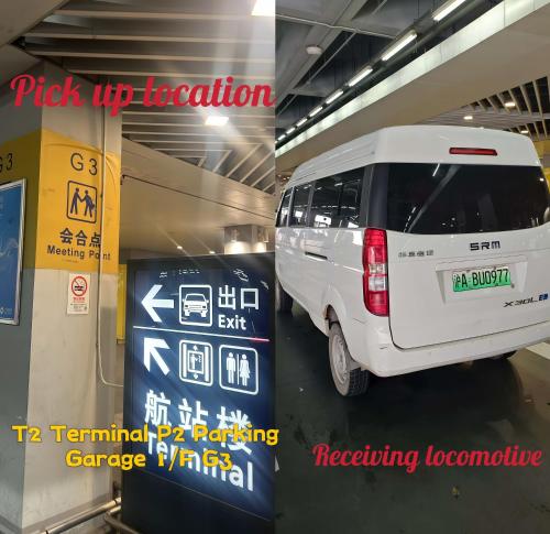 ein weißer Lieferwagen in einem Parkhaus geparkt in der Unterkunft Xiangwang Hotel Shanghai Airport 24H Free Shuttle in Shanghai