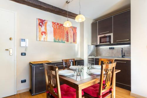 a dining room with a table and chairs in a kitchen at Hostdomus - Nube d'Argento in Sestriere