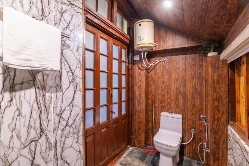 Phòng tắm tại Himtrek Stays,Mcleodganj