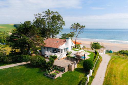 Wishome-Villa con piscina en la orilla del mar con servicios de hotel