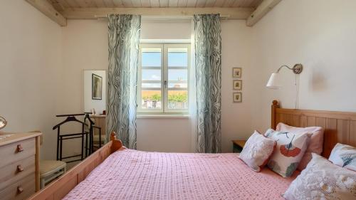 En eller flere senge i et værelse på Beautiful Villa GF25 with pool in Visnjan