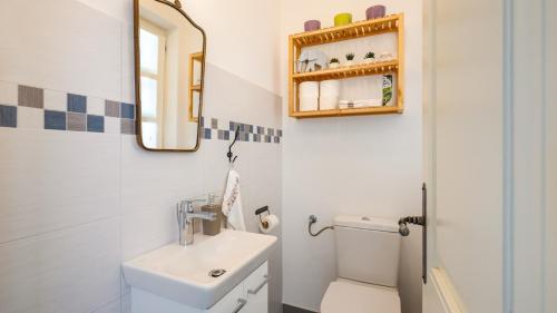 Et badeværelse på Beautiful Villa GF25 with pool in Visnjan