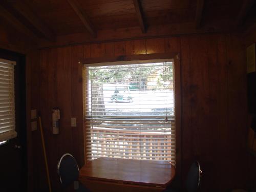 Idyllwild Camping Resort Cabin – Photos 4