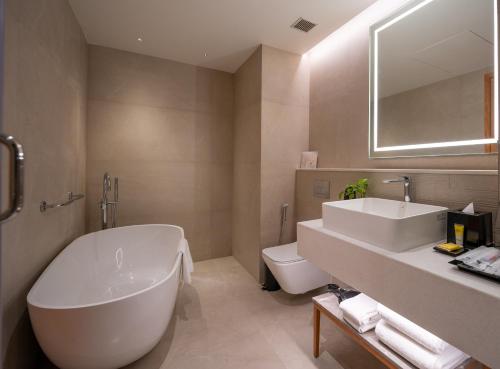 Phòng tắm tại Hyatt Place Gurgaon Udyog Vihar