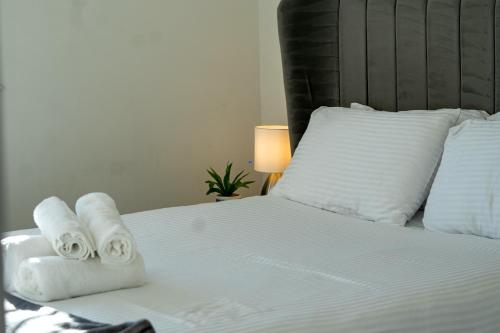 En eller flere senge i et værelse på Your Twickenham Nest near the Stadium