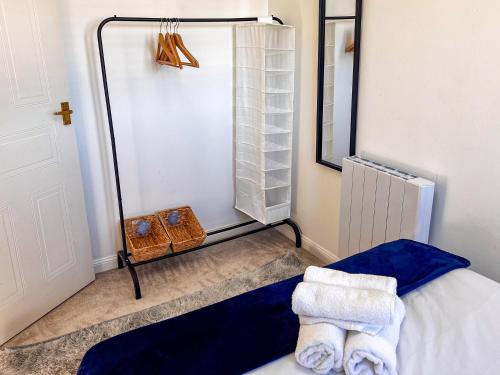 En eller flere senge i et værelse på Your Twickenham Nest near the Stadium