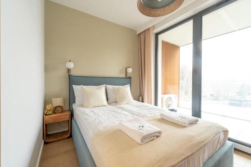 En eller flere senge i et værelse på Laguna Beskidów Resort - Apartament Pudrowy