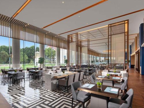 Restaurace v ubytování Swissôtel Hefei Grand Park