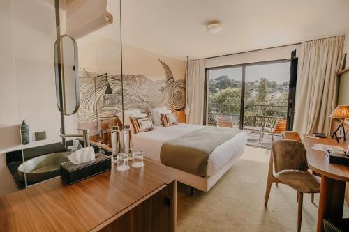 Postel nebo postele na pokoji v ubytování Hôtel Roz Marine Thalasso Resort