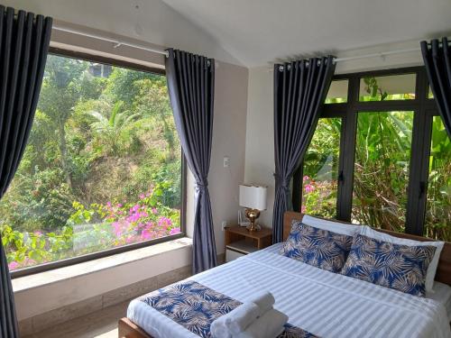 En eller flere senge i et værelse på Sunrise hill resort