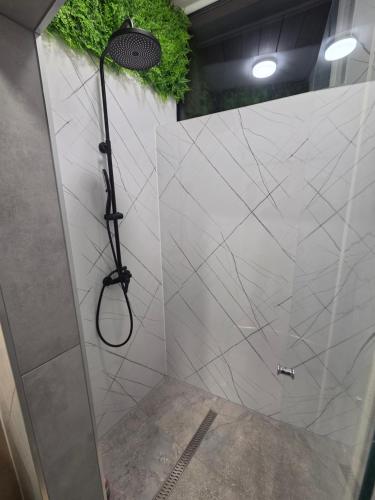 Koupelna v ubytování Lux spa na reki Krki