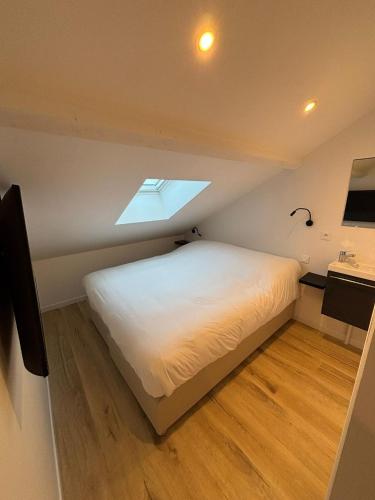 Maison de standing au centre de Reims 7 chambres avec 7 salles de bain, sauna, cour privée