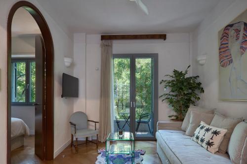 Cozy Boutique 1BR Apt in Mets, near Kallimarmaro