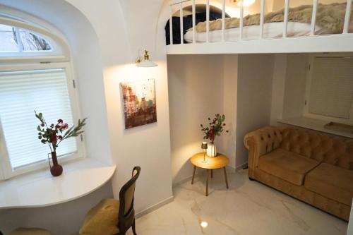 Tiny Square Apartment Old Town